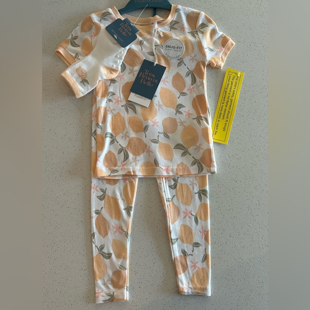 Tres Beau et Belle 2T Toddler girl BAMBOO
Viscose pajamas with matching socks